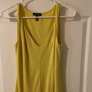 Kenneth Cole Sleeveless Yellow V Neck Top, Small.
